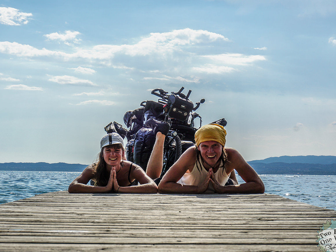 Anja und Gnubbi / Two Bikes One World